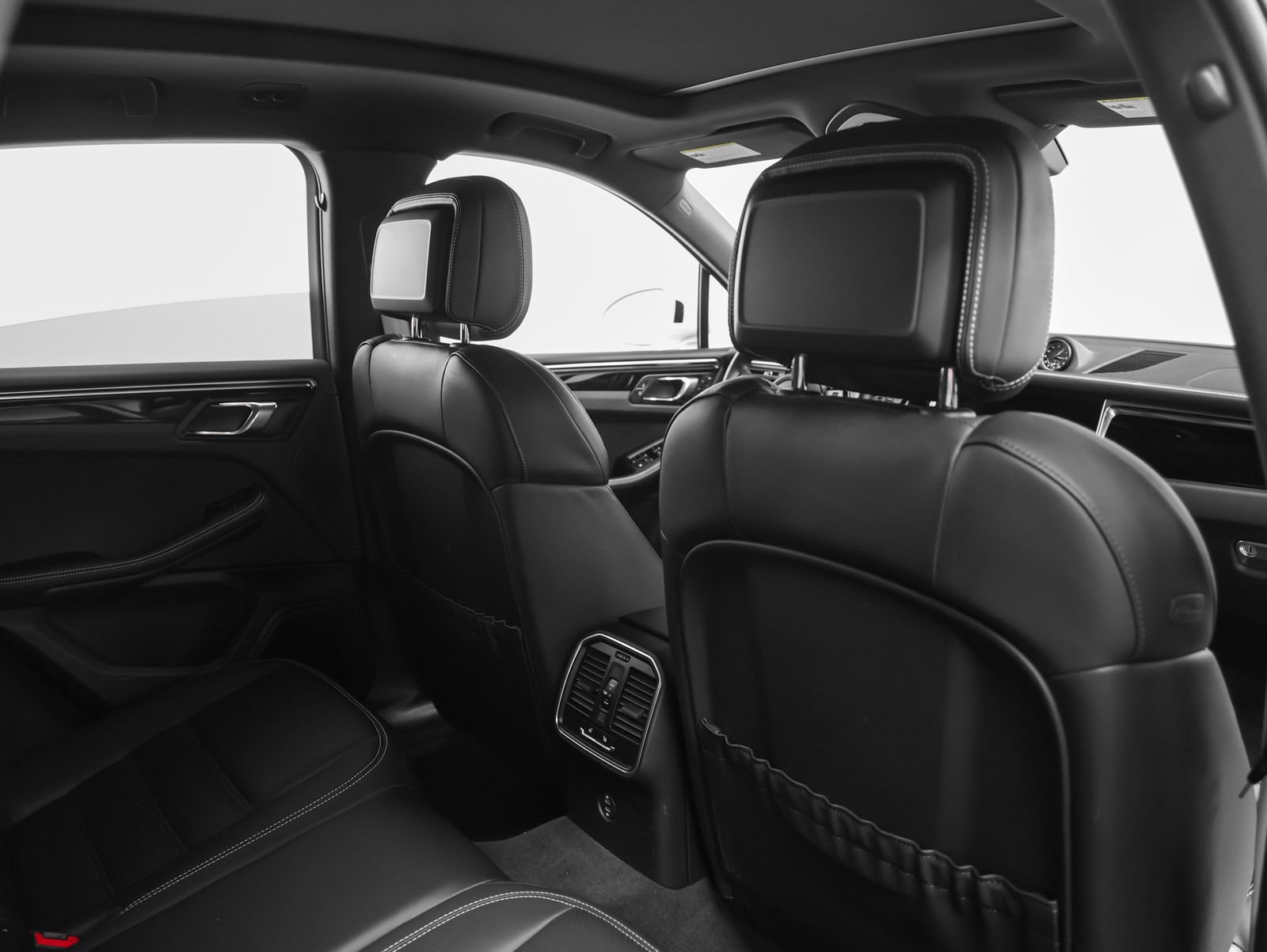 Certified 2023 Porsche Macan image 26