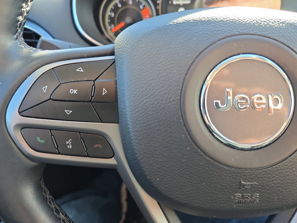 Used 2019 Jeep Cherokee Latitude w/ Cold Weather Group image 14