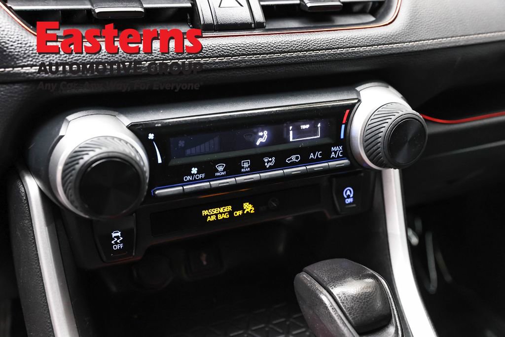 Used 2021 Toyota RAV4 LE image 19