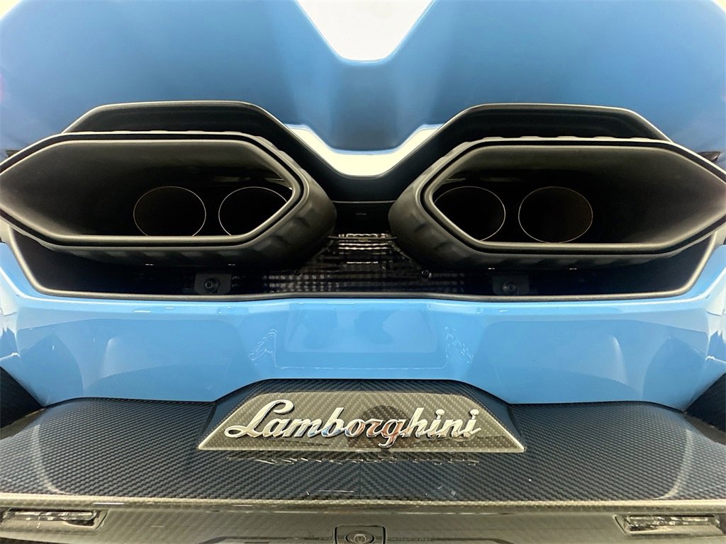 Used 2024 Lamborghini Revuelto image 31