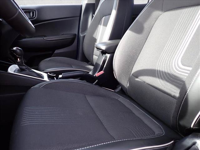 Used 2025 Hyundai Venue Limited FWD image 12