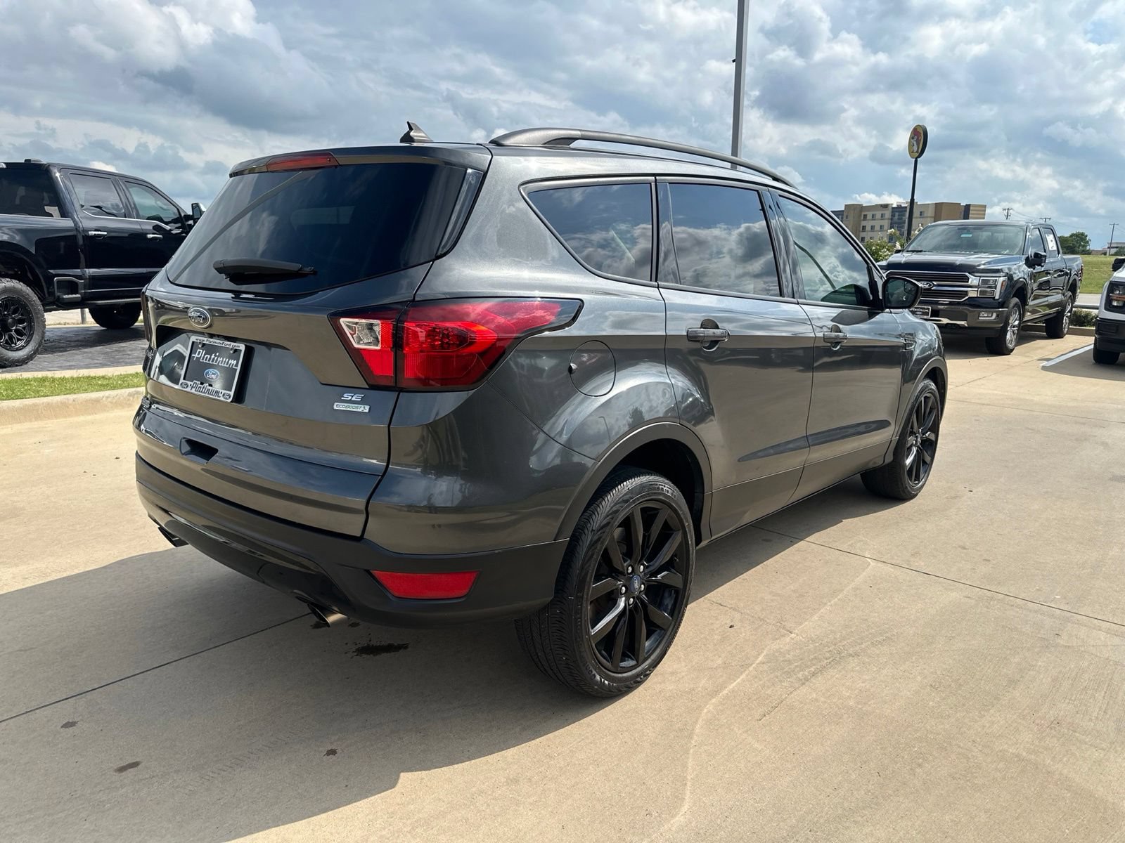 Used 2019 Ford Escape SE FWD image 6