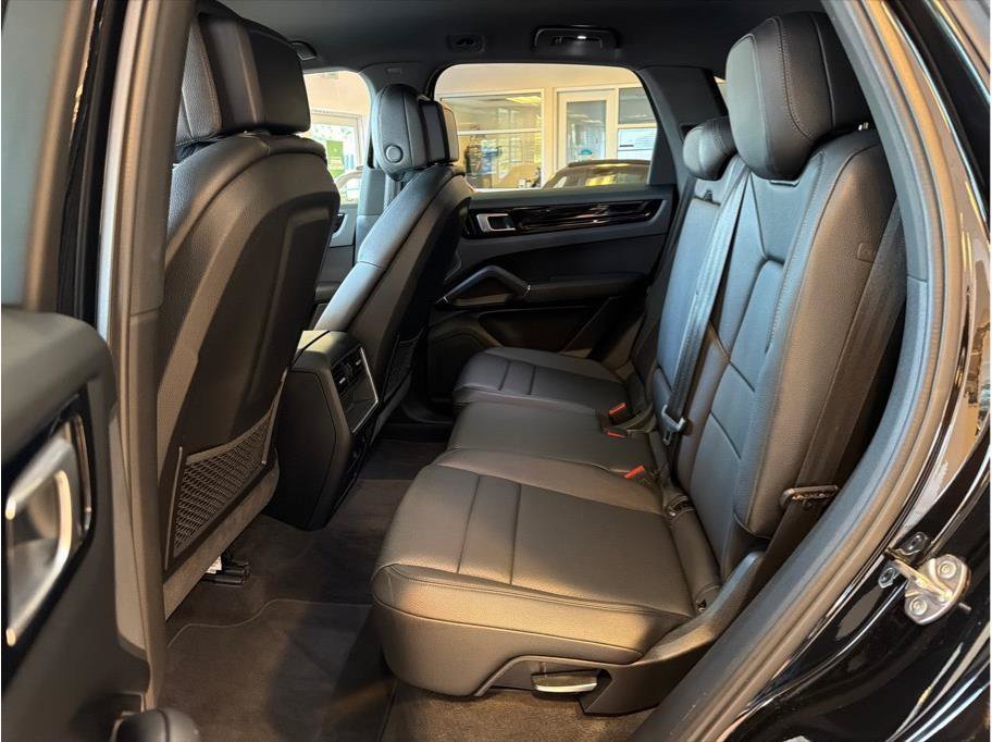 Used 2020 Porsche Cayenne AWD/4WD image 11