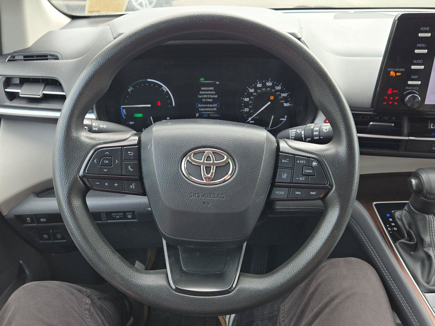 Used 2024 Toyota Sienna LE AWD/4WD image 18