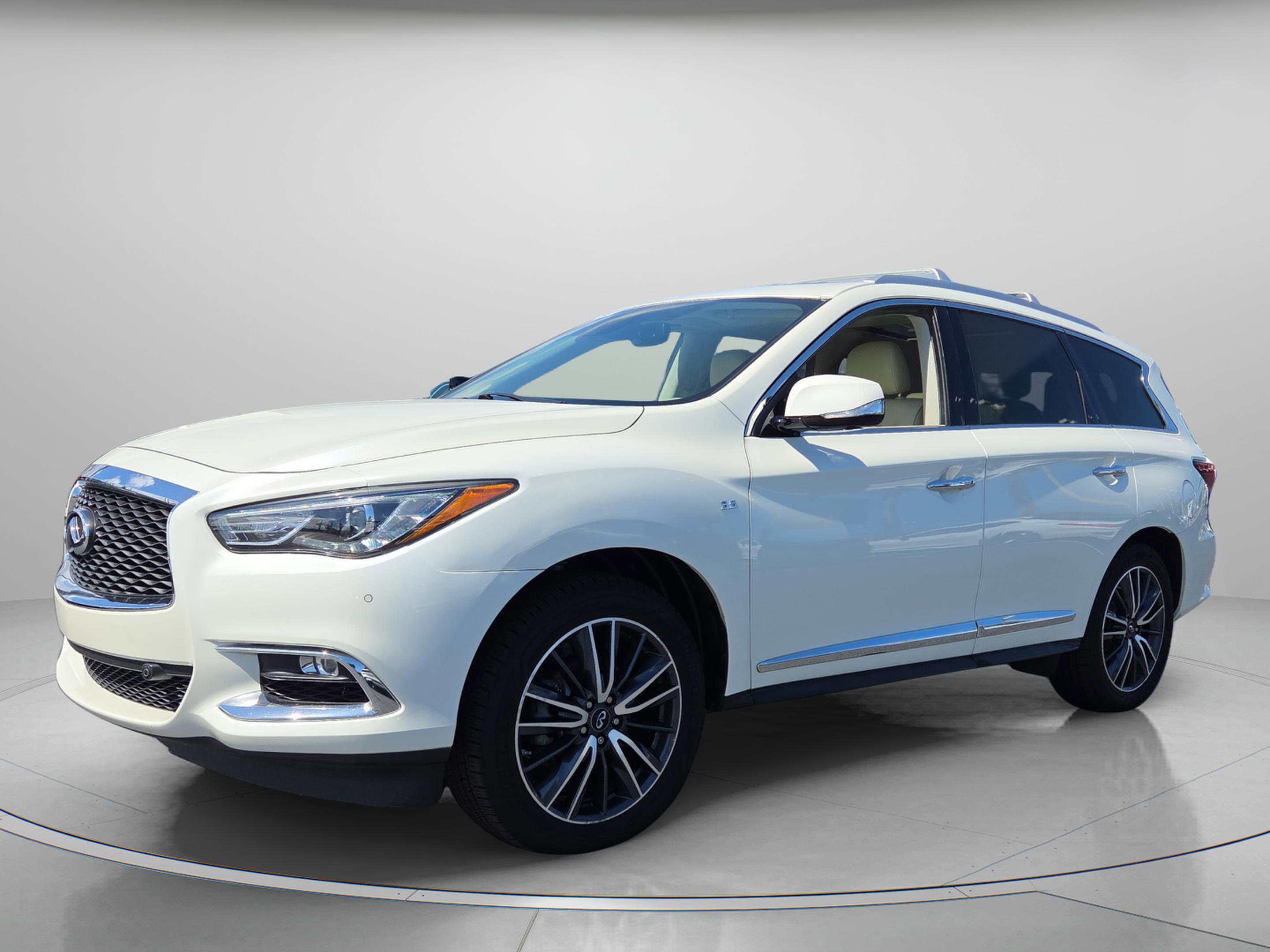 Used 2018 INFINITI QX60 Luxe w/ Deluxe Technology Package image 2