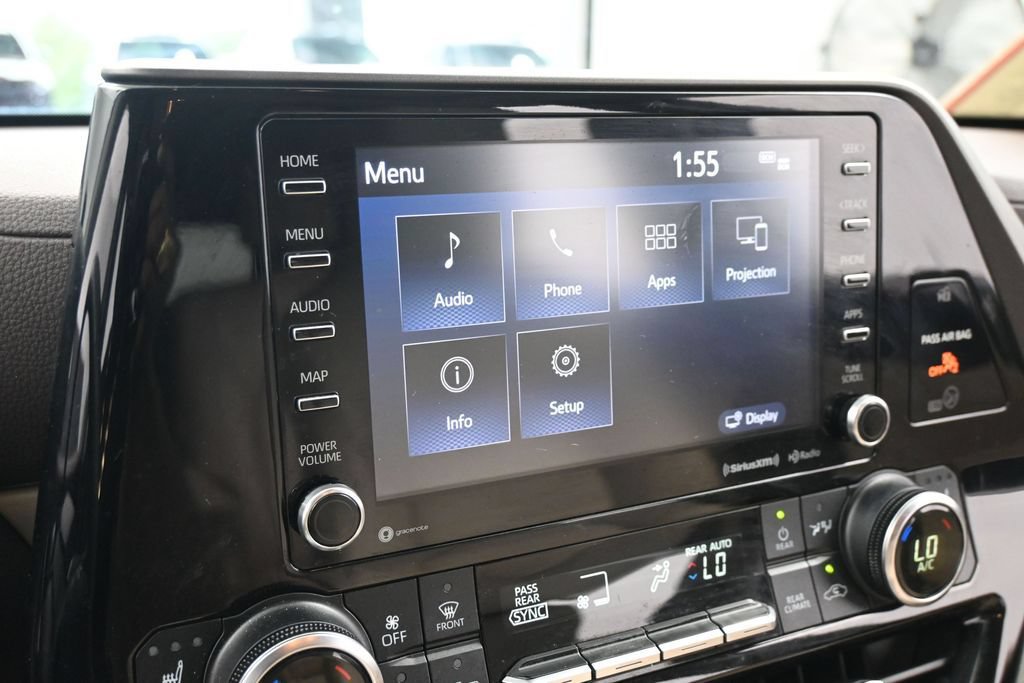 Used 2022 Toyota Highlander XLE FWD image 18