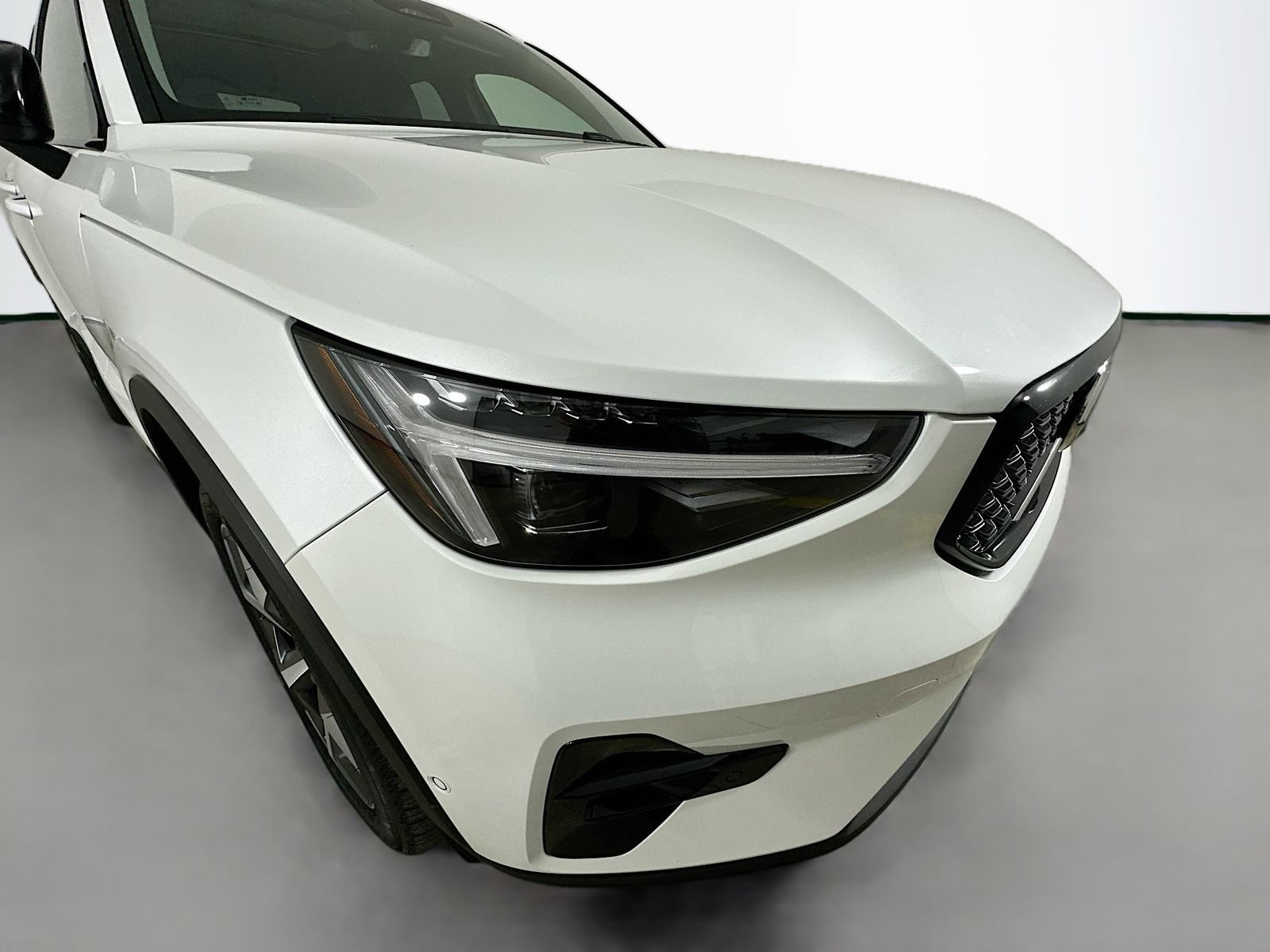 Used 2026 Volvo XC40 B5 Plus AWD/4WD image 9