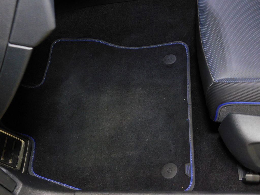 Used 2025 Volkswagen Golf 2.0T image 34