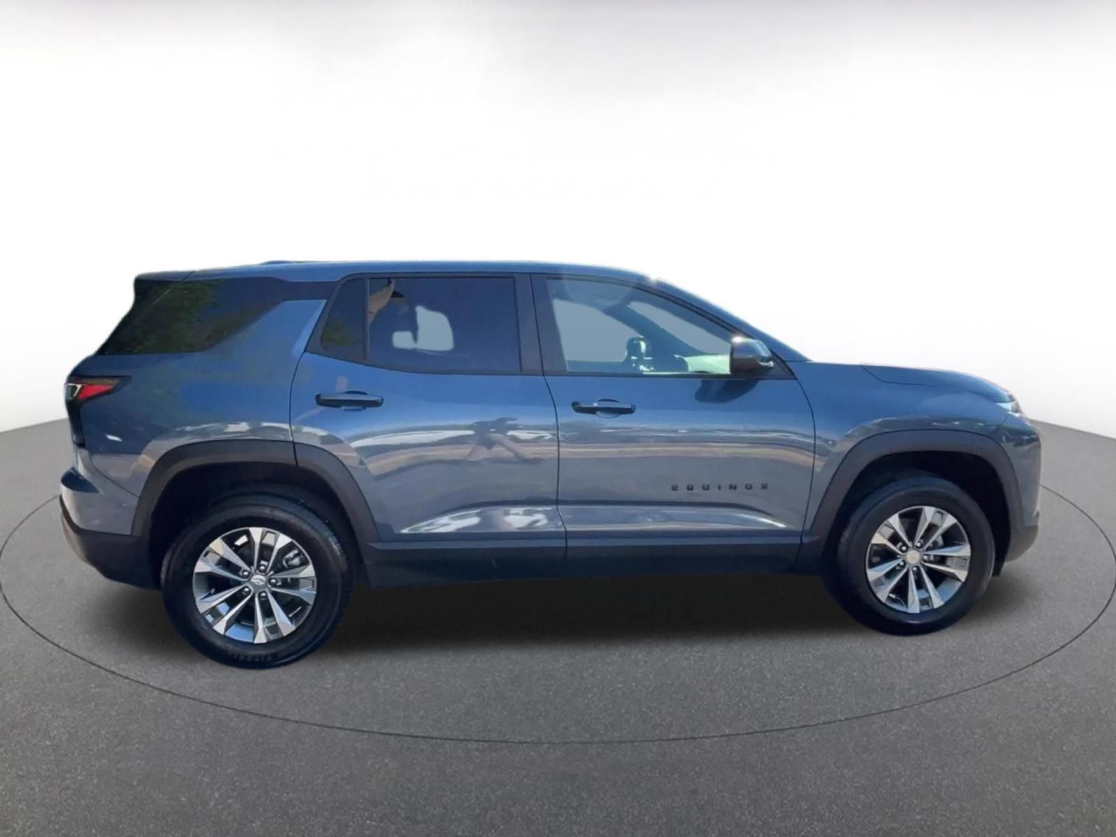 Used 2025 Chevrolet Equinox LT FWD image 16