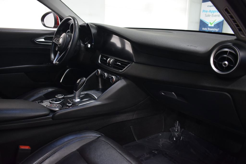 Used 2019 Alfa Romeo Giulia AWD w/ Cold Weather Package image 19