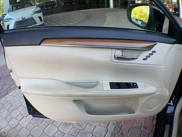 Used 2014 Lexus ES 300h w/ Premium Package w/Bamboo Trim FWD image 13