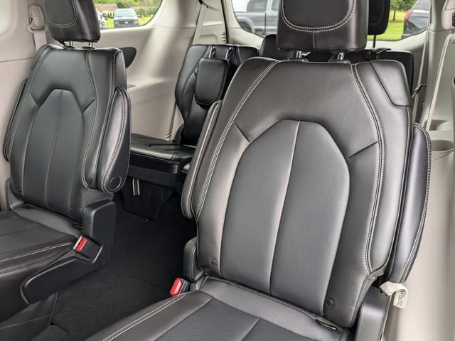 Used 2023 Chrysler Pacifica Touring-L FWD image 27