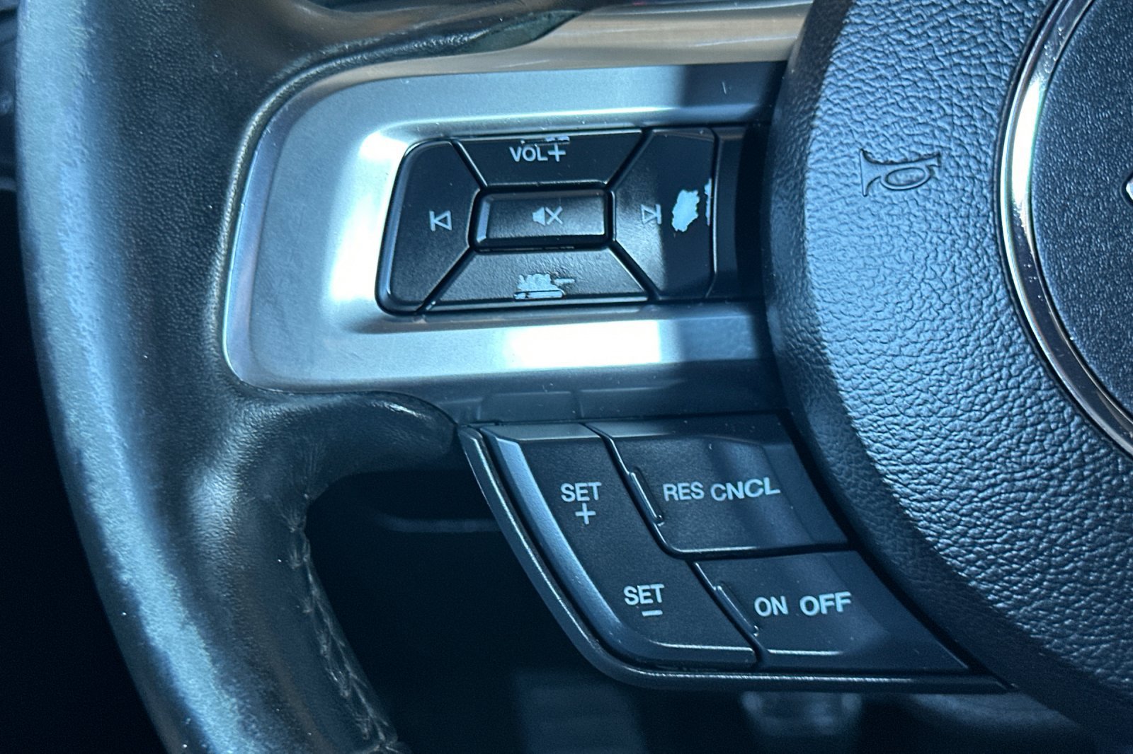 Used 2018 Ford Mustang Coupe RWD image 24