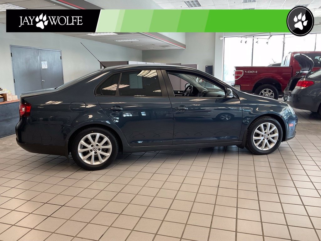 Used 2010 Volkswagen Jetta Limited Edition FWD image 6