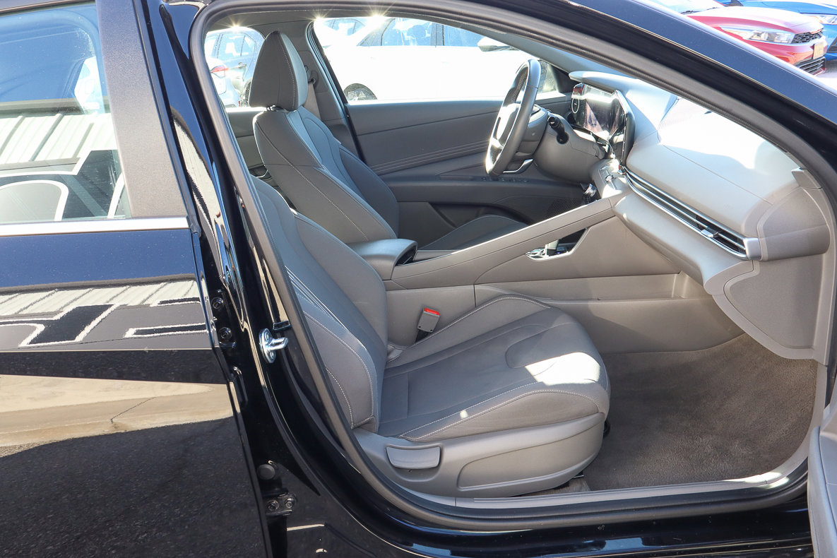 Used 2025 Hyundai Elantra SEL FWD image 23