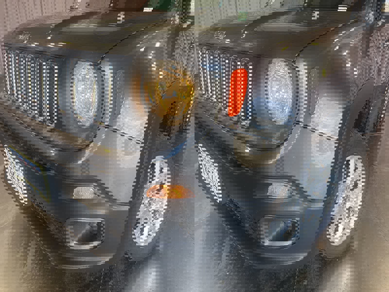 Used 2017 Jeep Renegade Latitude w/ Popular Equipment Group image 9