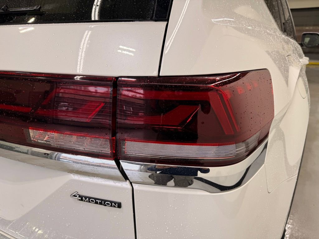 Used 2024 Volkswagen Atlas SEL Premium R-Line AWD/4WD image 5