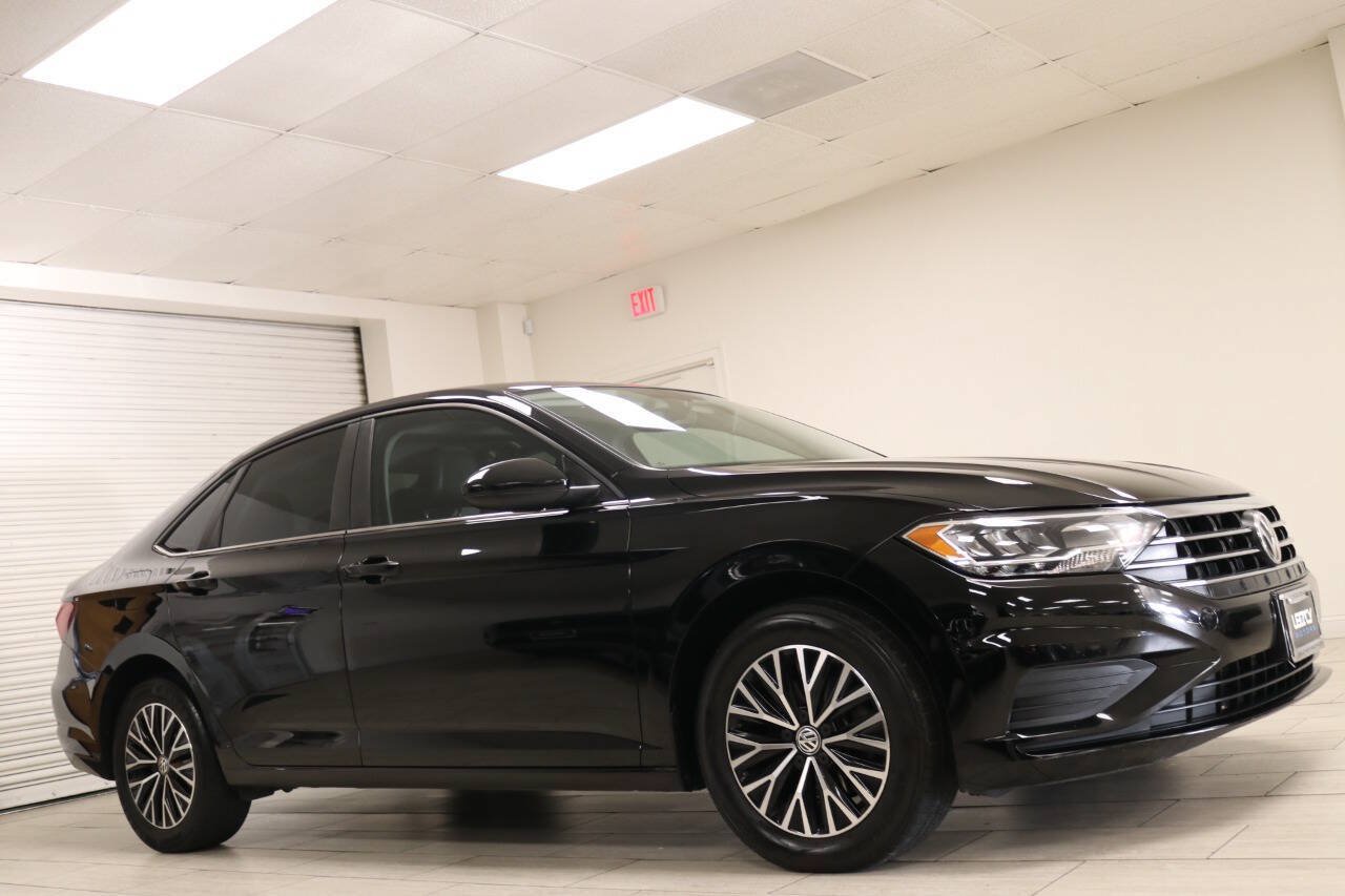 Used 2019 Volkswagen Jetta SE w/ Cold Weather Package FWD image 11