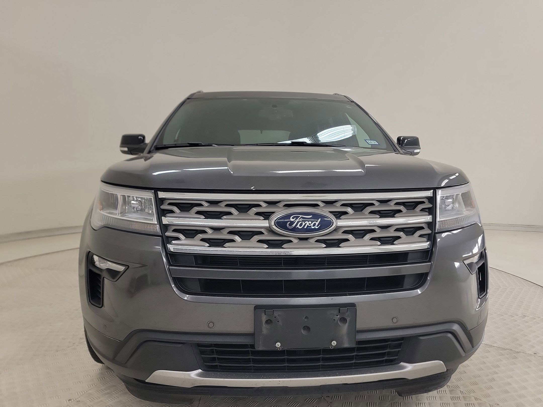 Used 2018 Ford Explorer XLT w/ Equipment Group 202A FWD image 4