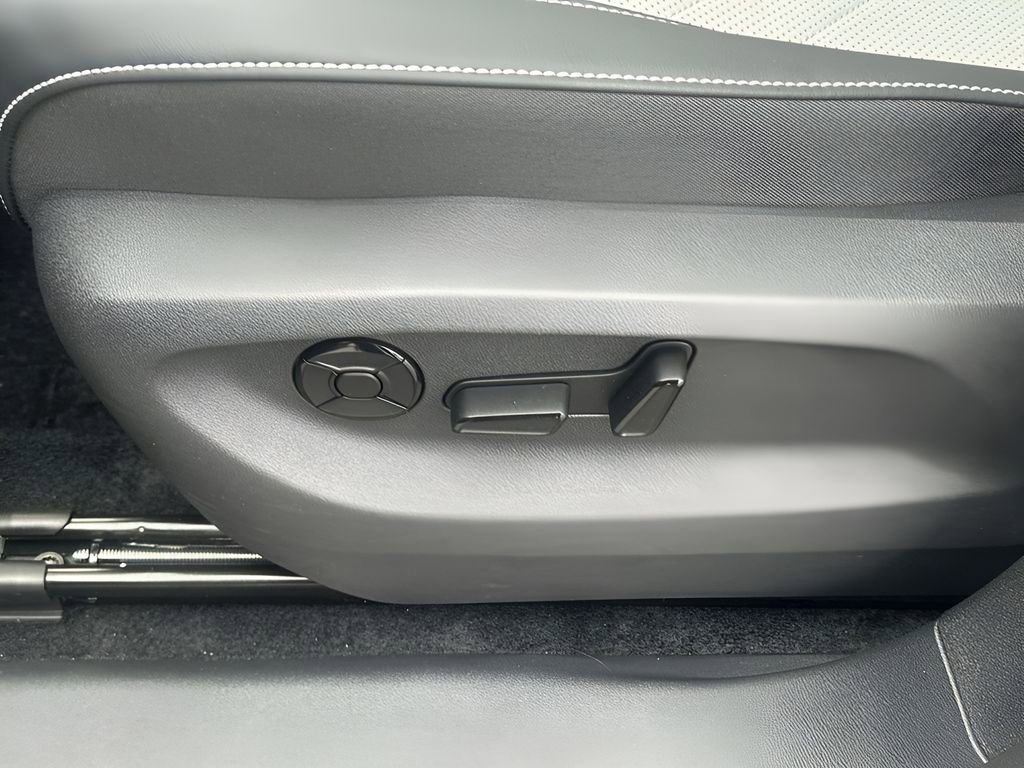New 2026 Volkswagen Tiguan SE R-Line AWD/4WD image 12
