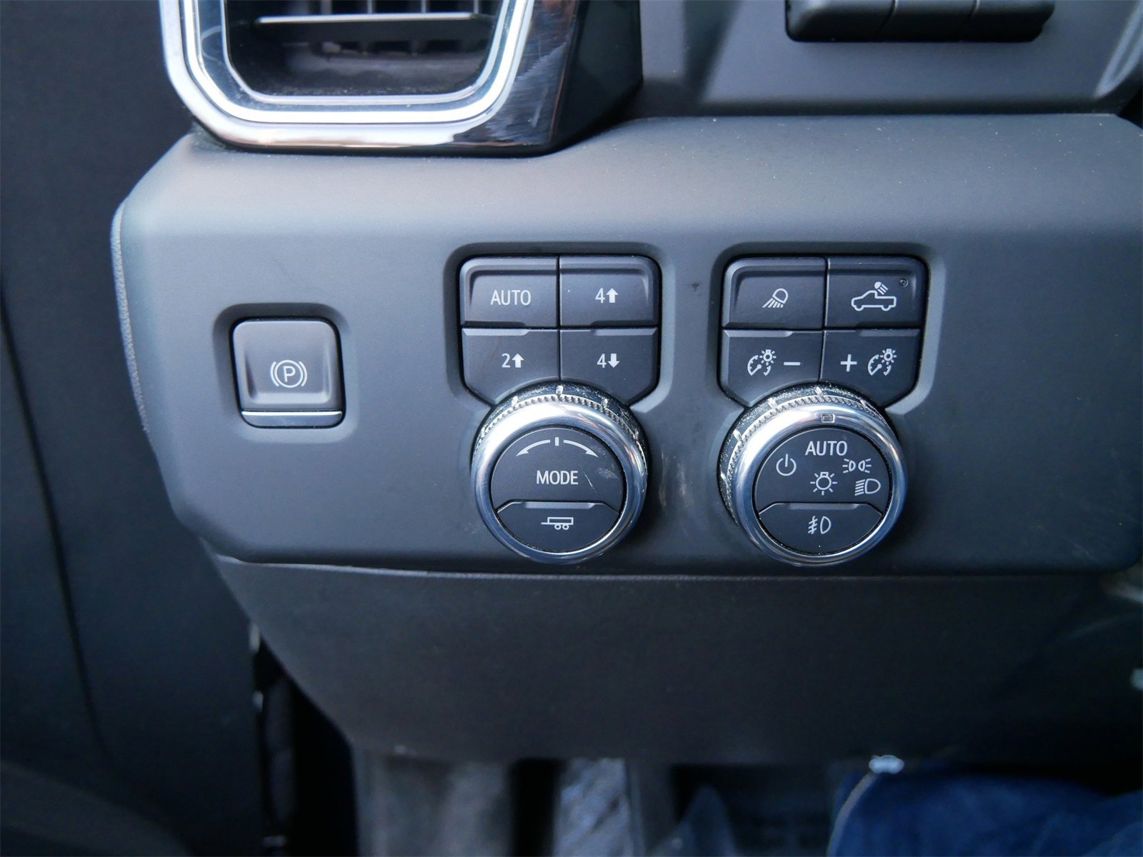 Used 2024 GMC Sierra 2500 Denali w/ Denali Reserve Package image 32