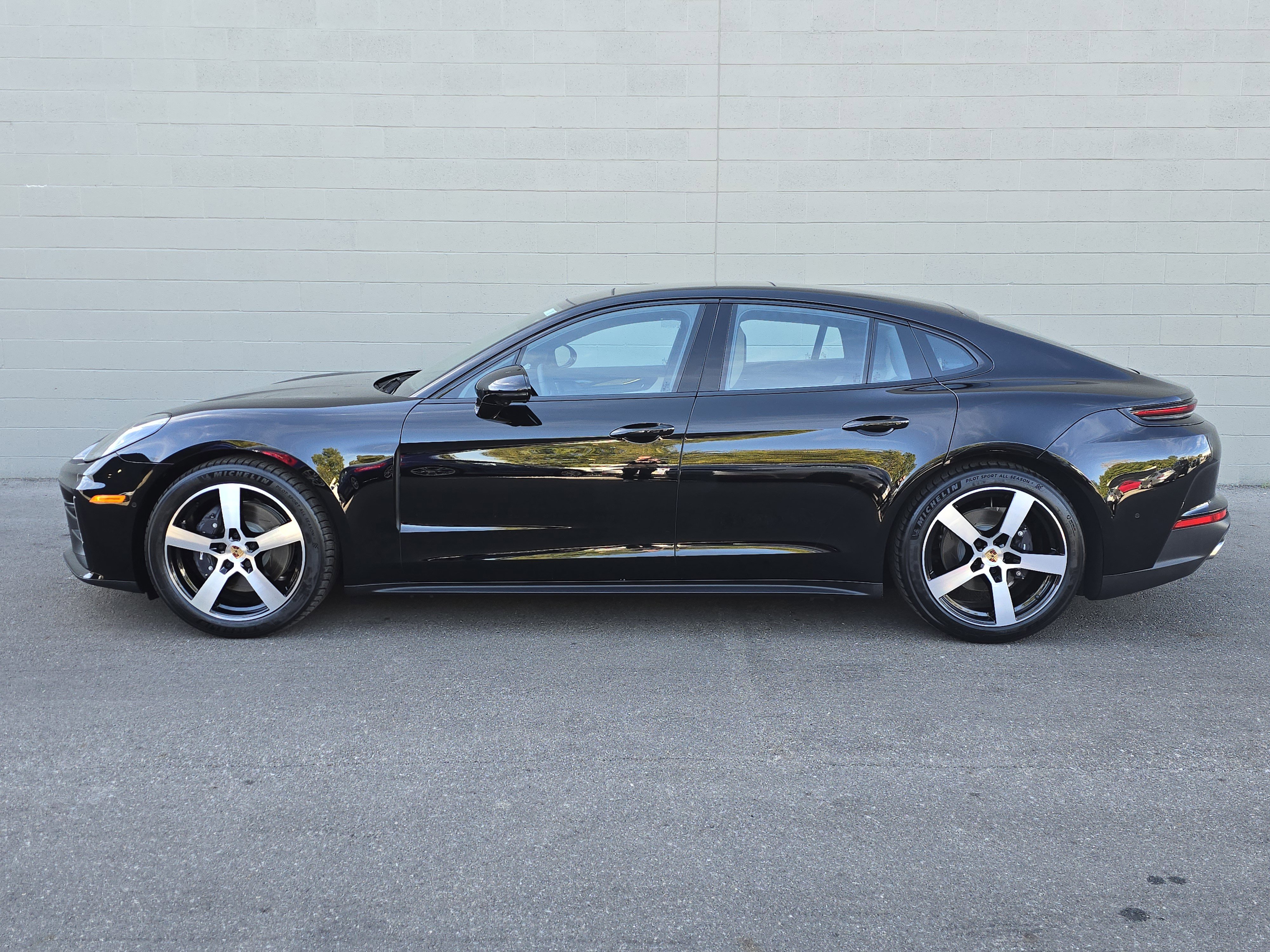 New 2026 Porsche Panamera 4 image 2