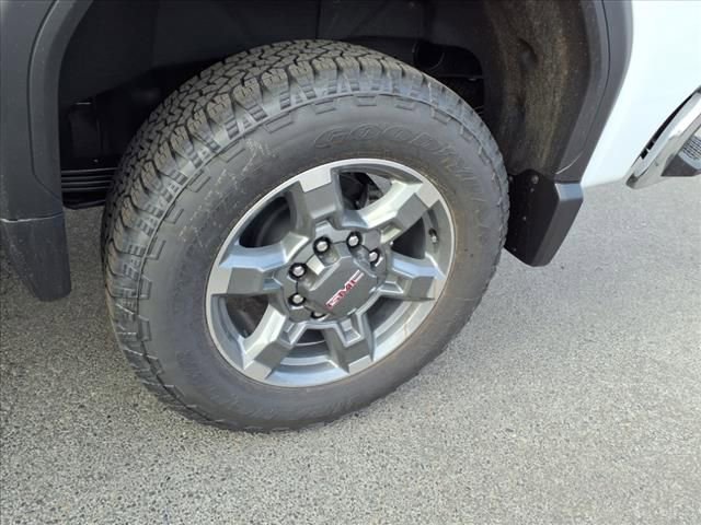 New 2025 GMC Sierra 2500 SLT w/ SLT Premium Package image 5