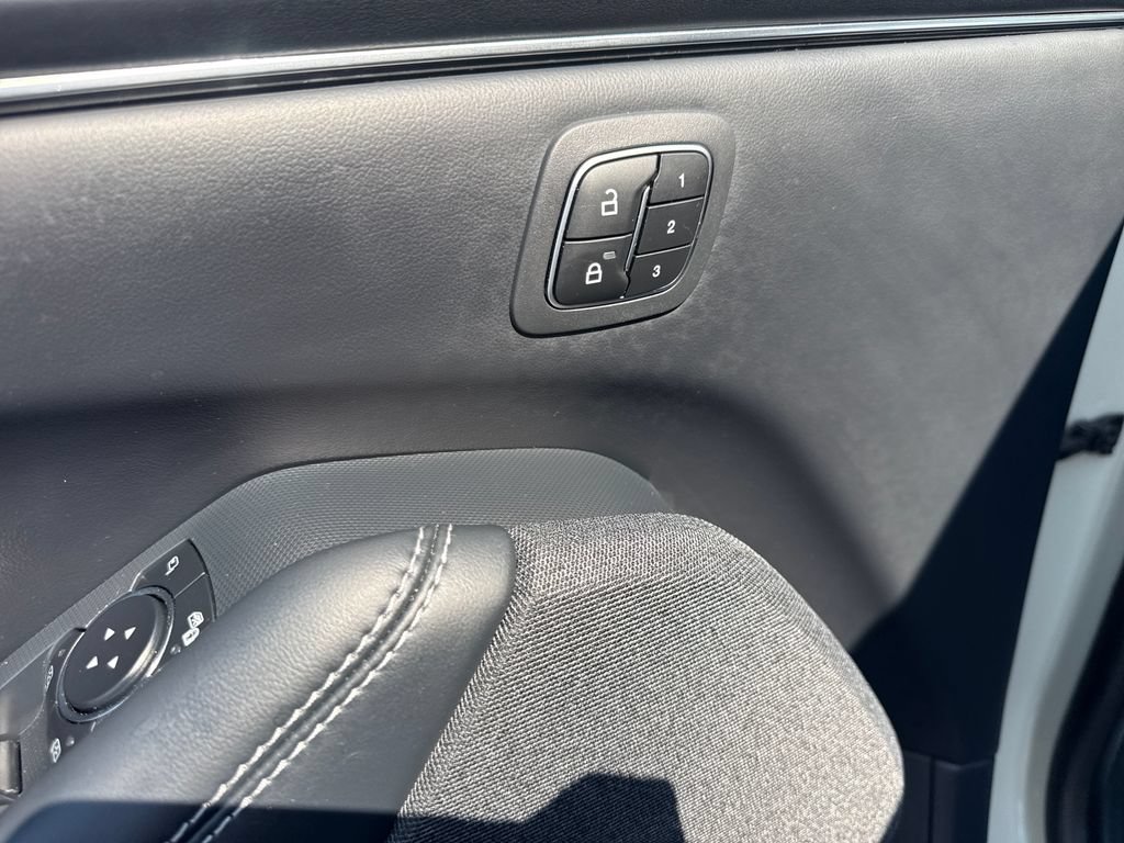 Used 2025 Ford Mustang Mach-E Premium AWD/4WD image 27