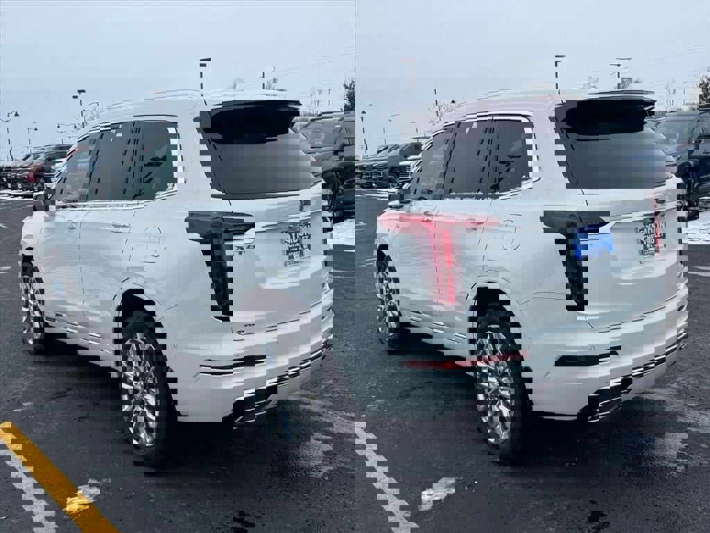 Used 2024 Cadillac XT6 Premium Luxury w/ Technology Package image 3