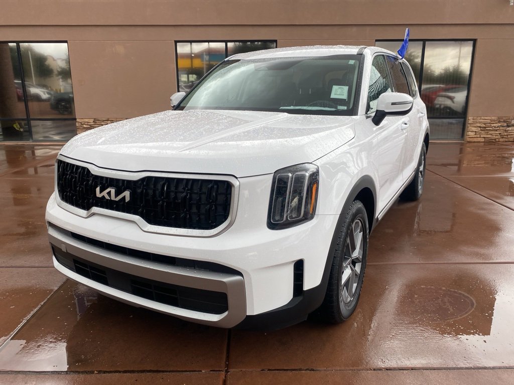 Used 2023 Kia Telluride LX image 2
