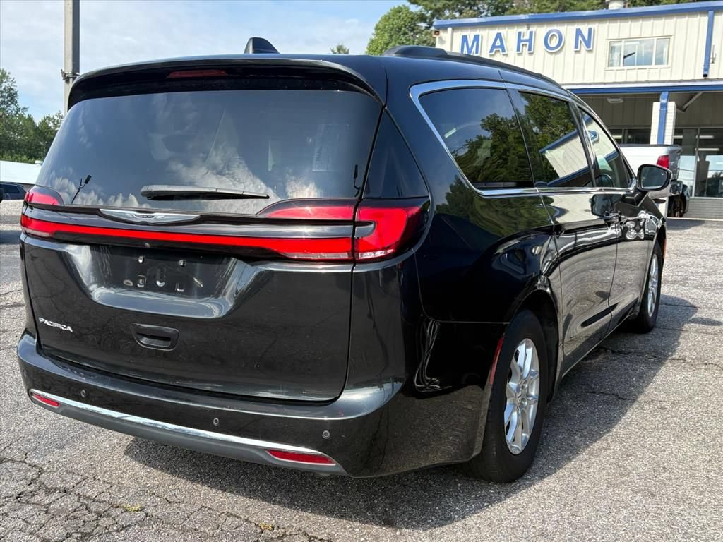 Used 2022 Chrysler Pacifica Touring-L FWD image 6