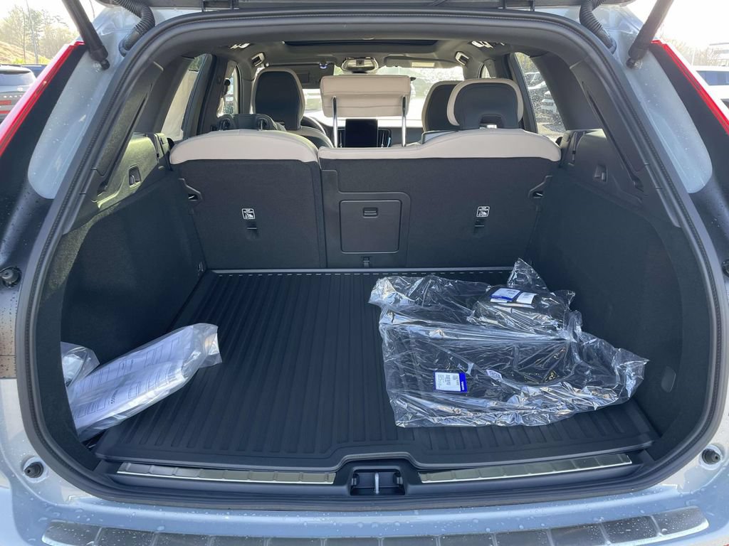 New 2026 Volvo XC60 B5 Plus w/ Protection Package Premier AWD/4WD image 30