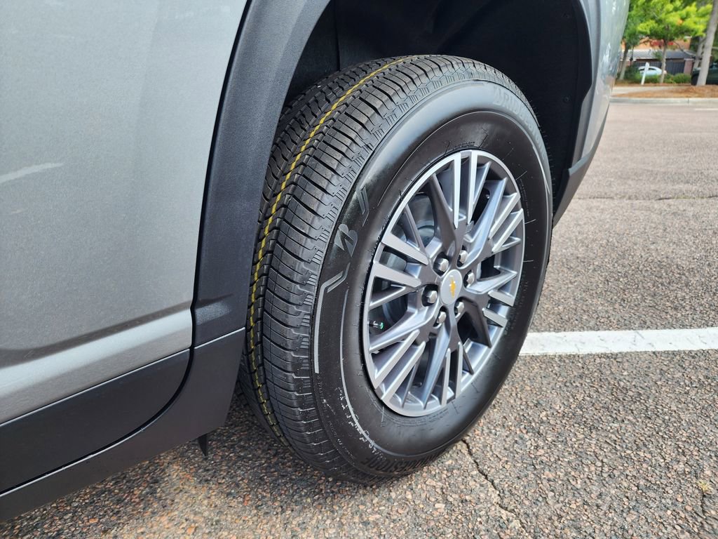 New 2025 Chevrolet Traverse LT image 25