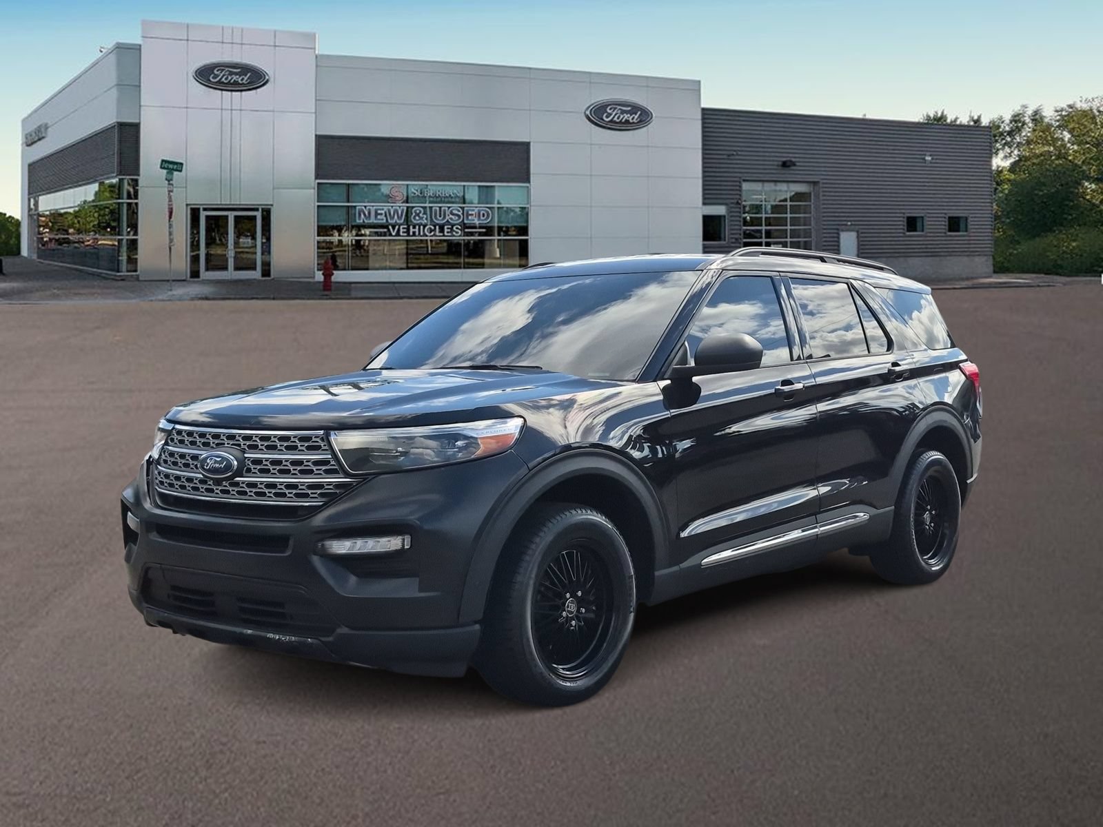 Used 2020 Ford Explorer XLT w/ Equipment Group 202A AWD/4WD image 4