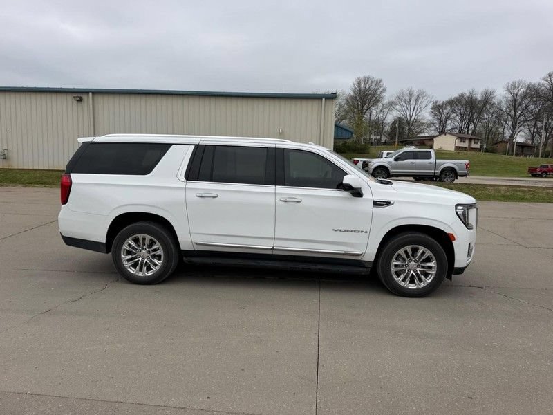 Used 2023 GMC Yukon XL SLT w/ SLT Premium Package AWD/4WD image 2