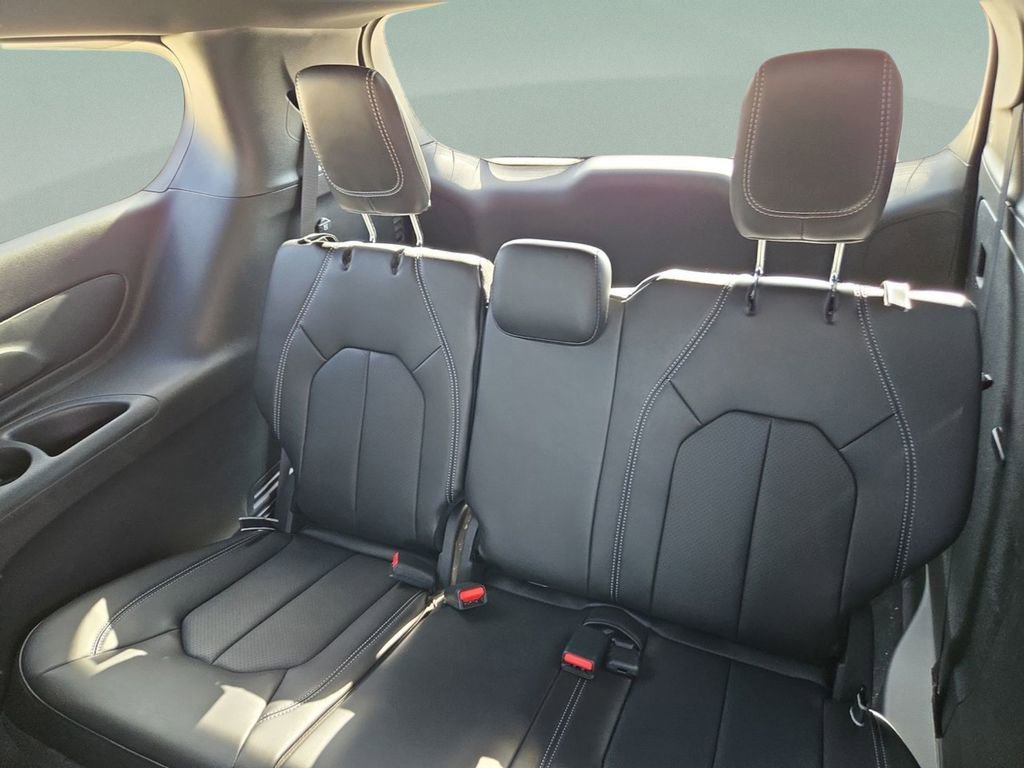 New 2026 Chrysler Pacifica Select FWD image 17