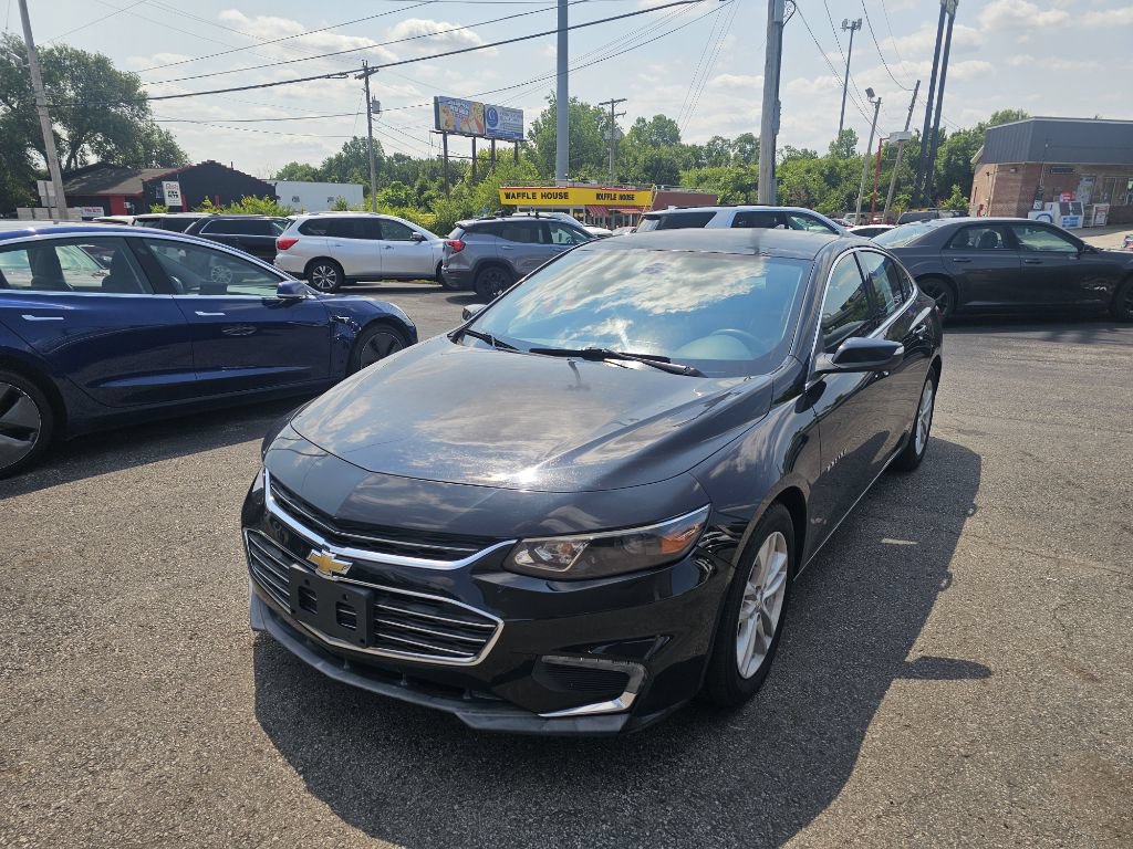Used 2016 Chevrolet Malibu LT w/ Leather Package FWD image 4