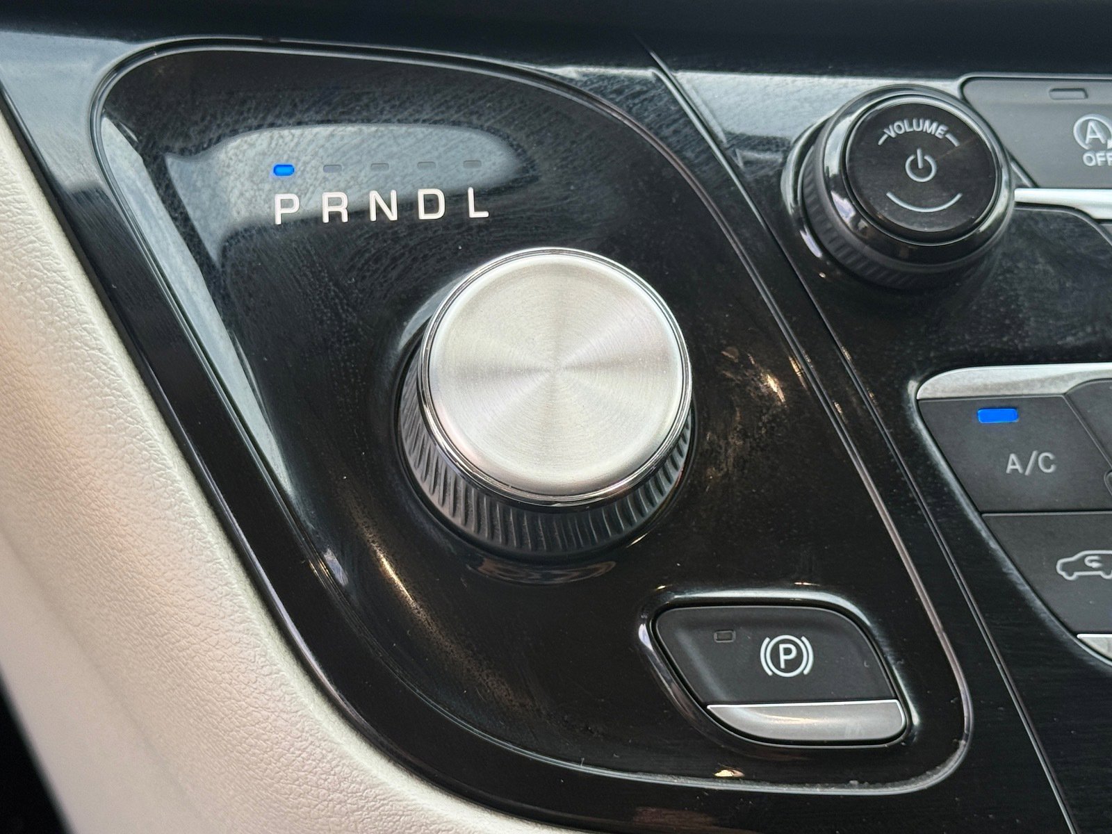 Used 2022 Chrysler Voyager LX image 21