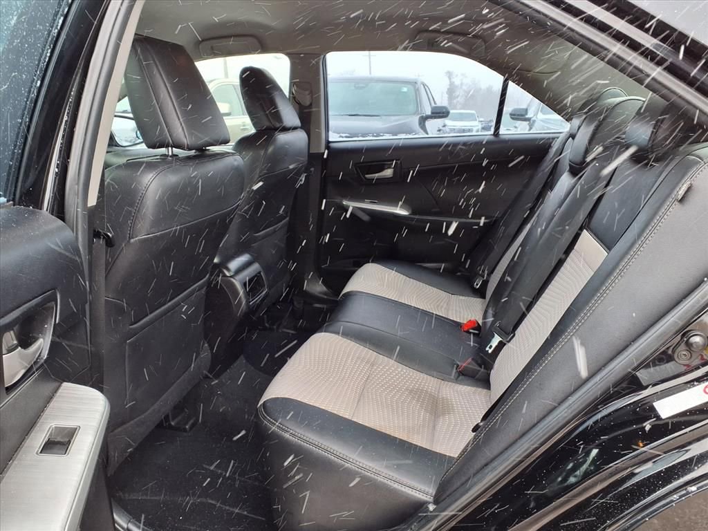 Used 2014 Toyota Camry SE image 9