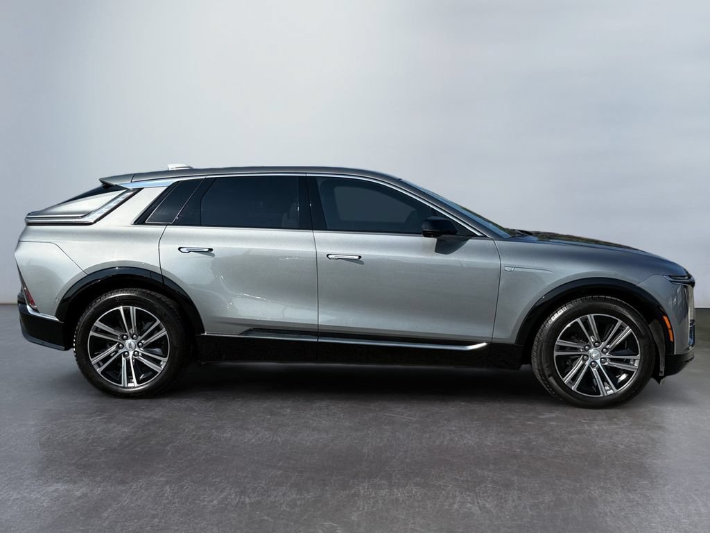 Used 2024 Cadillac Lyriq Luxury RWD image 2