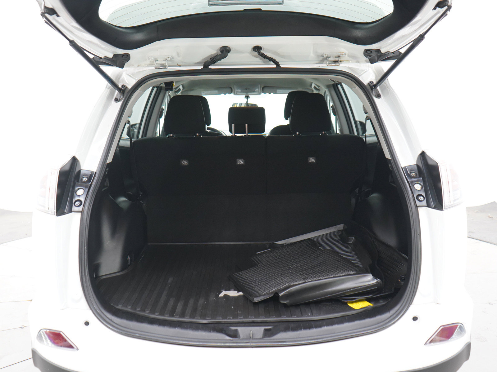 Used 2016 Toyota RAV4 LE AWD/4WD image 16
