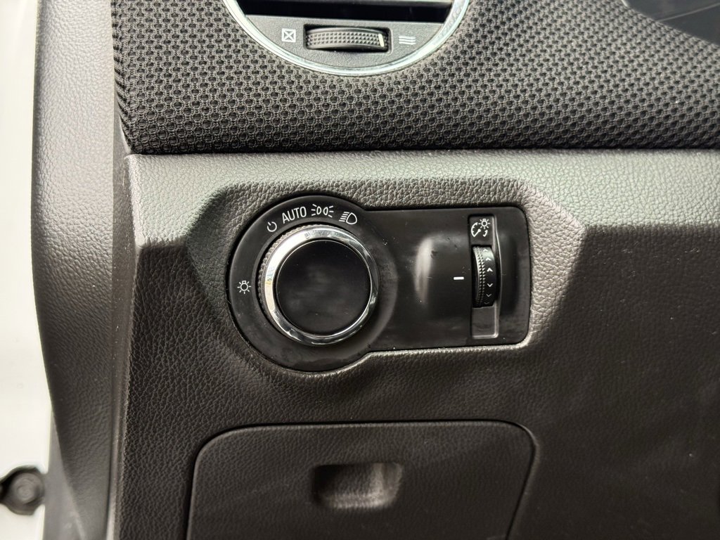 Used 2011 Chevrolet Cruze LT image 17