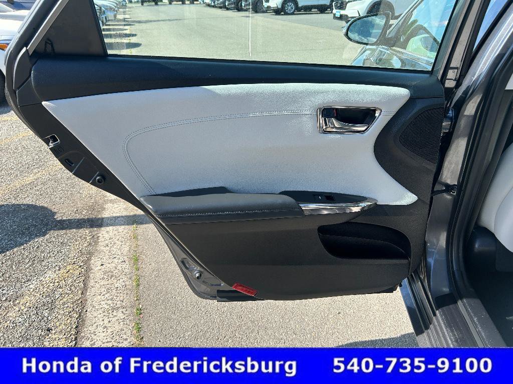 Used 2018 Toyota Avalon XLE Premium w/ All Weather Liner Package image 11