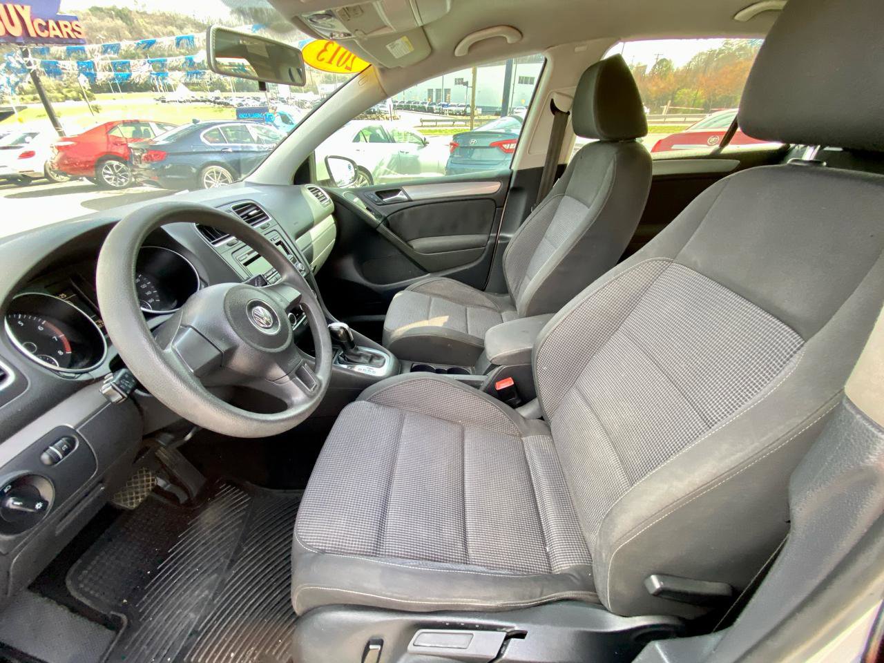 Used 2013 Volkswagen Golf 4-Door FWD image 10