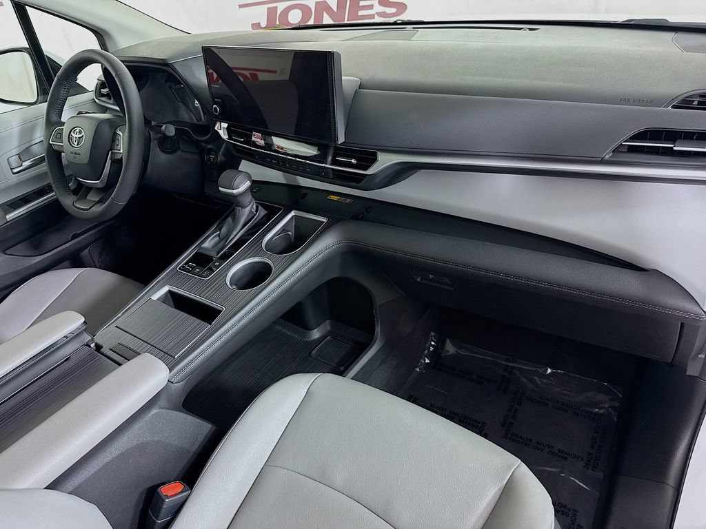 Certified 2025 Toyota Sienna XLE AWD/4WD image 35