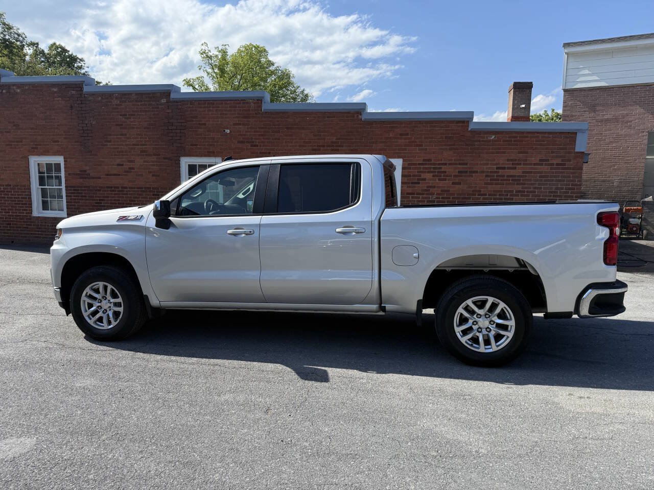 Used 2019 Chevrolet Silverado 1500 LT w/ All-Star Edition AWD/4WD image 2