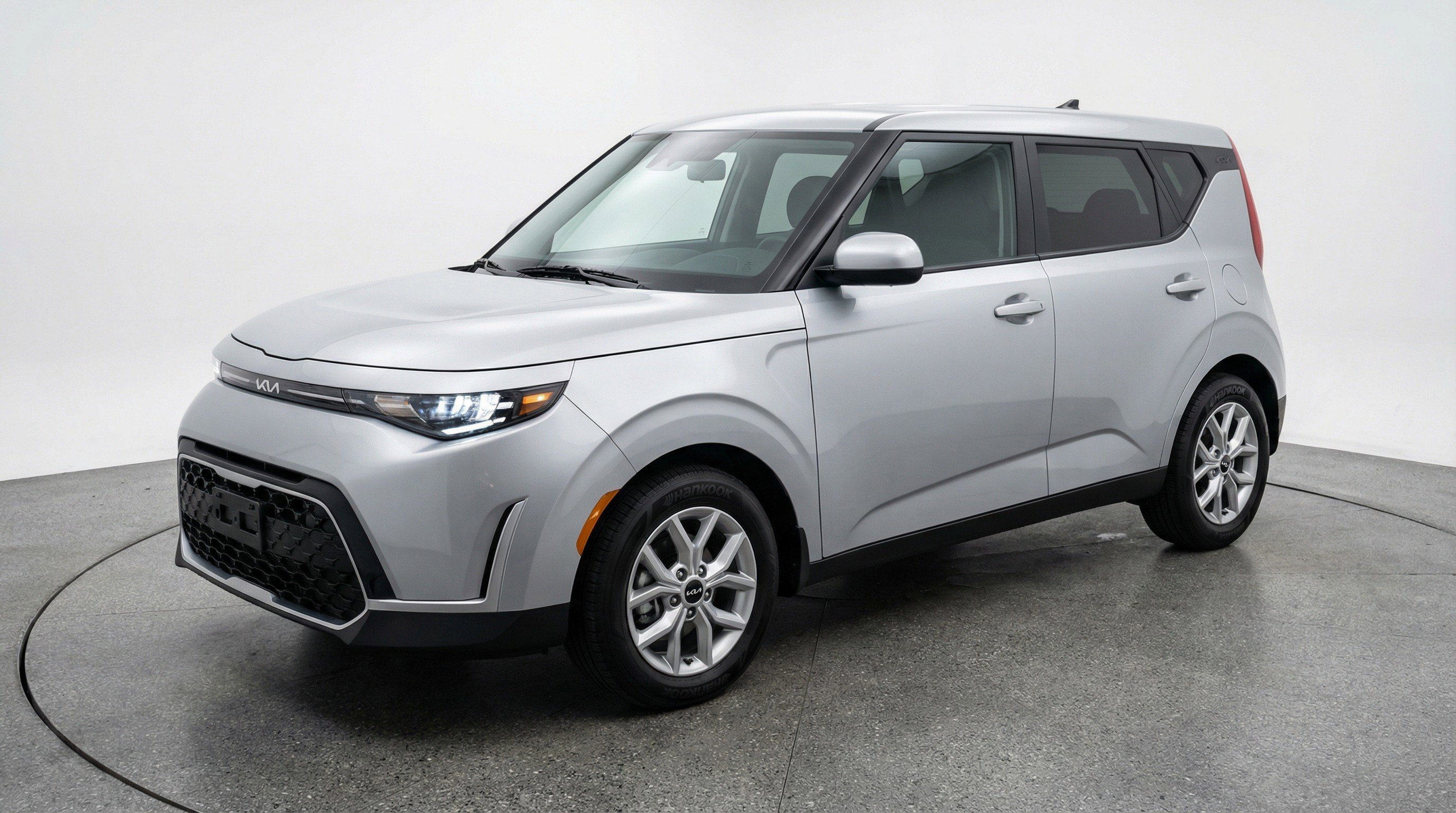 Used 2025 Kia Soul LX w/ LX Technology Package image 3