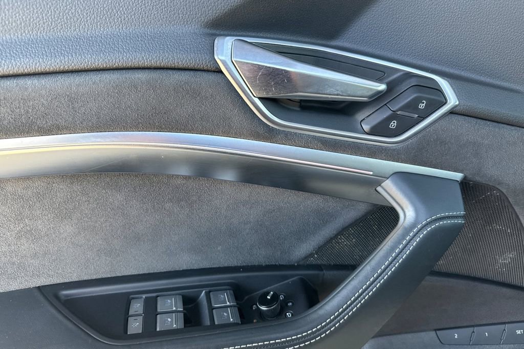 Used 2022 Audi e-tron S Prestige image 10
