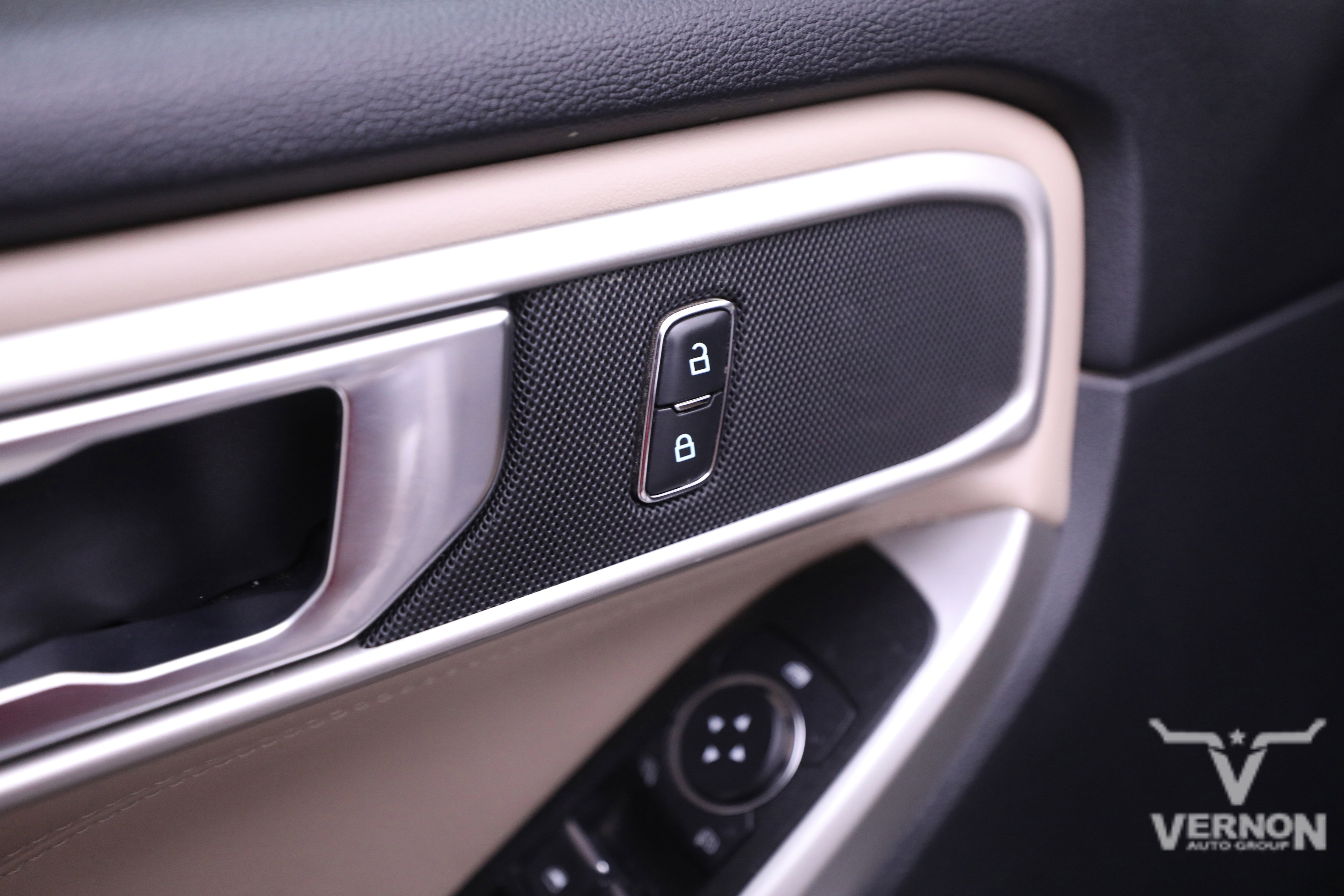 Used 2020 Ford Explorer XLT w/ Equipment Group 202A image 18