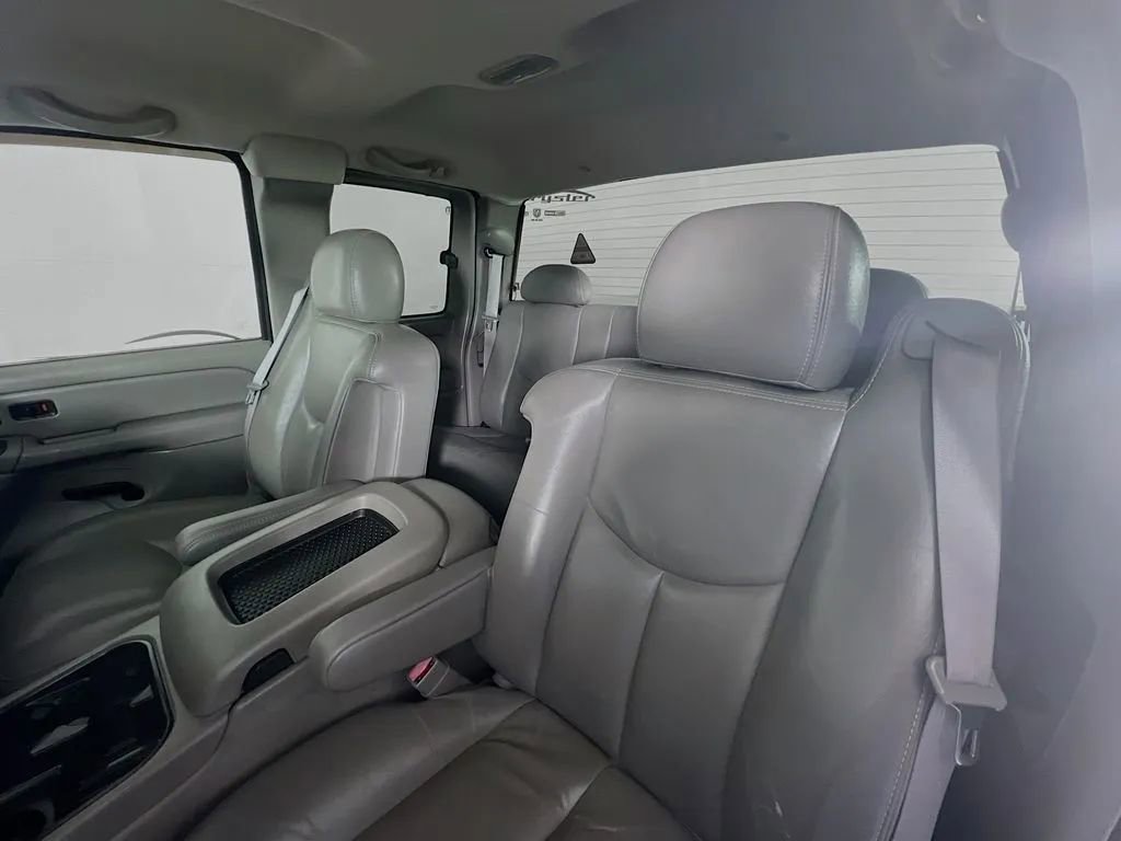 Used 2004 GMC Sierra 2500 SLT w/ Heavy-Duty Power Package AWD/4WD image 23